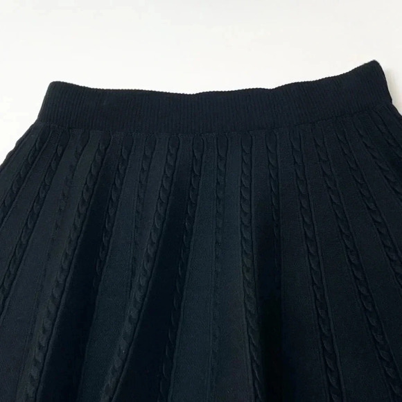 SHEIN, Pleated Flowy Skater Pull-On Skirt Color Black, Size 6 Elastic Wa… - Picture 5 of 8